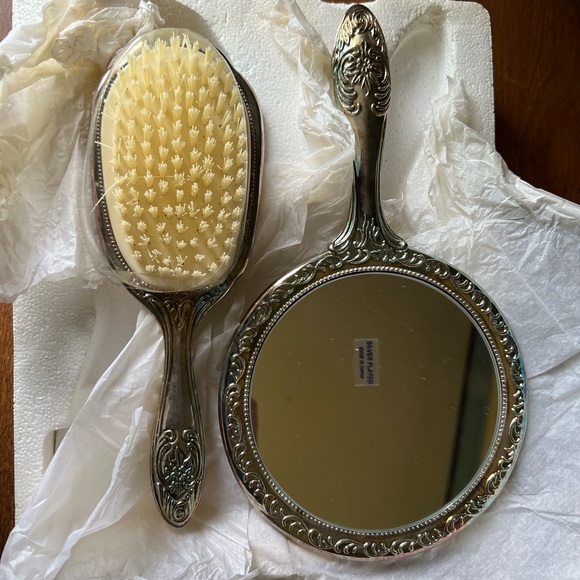 VINTAGE INTERNATIONAL SILVER COMPANY GROOMING KIT (x2)!!! - Picture 4 of 9